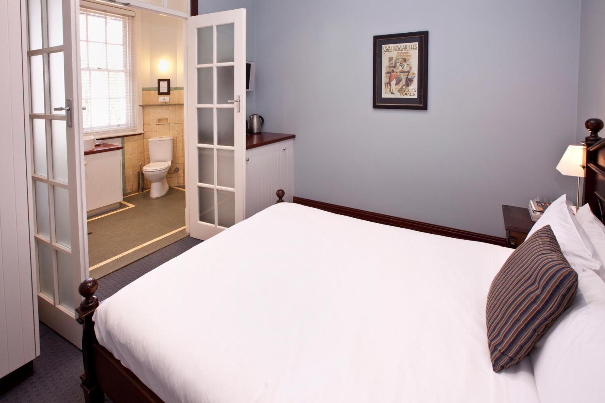Caves House Hotel & Apartments Яллингап Номер фото